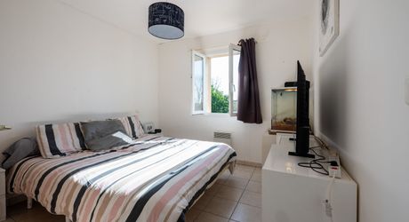 Charmante maison de plain-pied avec piscine et vue campagne près de Cazals