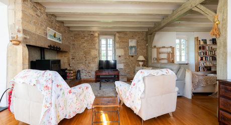 Stunning Renovated Estate with Guest House, Parkland and Pools in the Heart of the Lot Valley