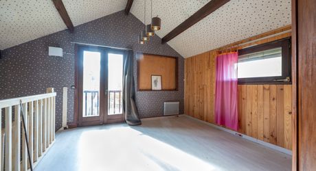 Atypical house with enclosed garden in the heart of Souillac, generous volumes and strong renovation potential