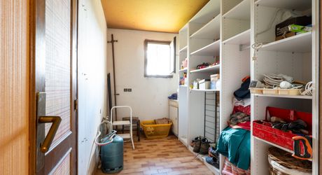 Atypical house with enclosed garden in the heart of Souillac, generous volumes and strong renovation potential