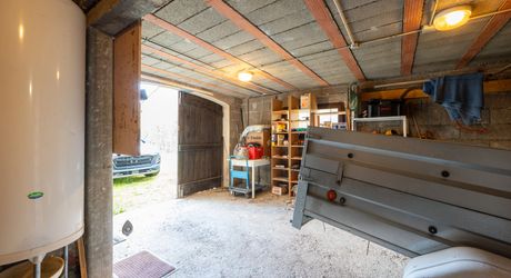 Atypical house with enclosed garden in the heart of Souillac, generous volumes and strong renovation potential