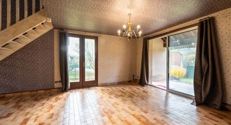 Atypical house with enclosed garden in the heart of Souillac, generous volumes and strong renovation potential