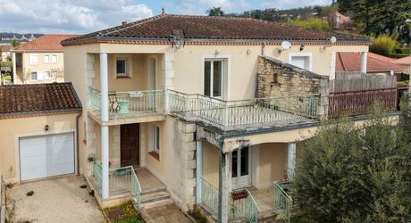 Charming Townhouse with Garden and Terraces in the Heart of Souillac