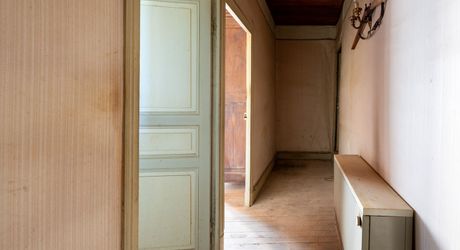Authentique propriété quercynoise avec pigeonnier, granges en pierre et vues panoramiques près de Payrac.