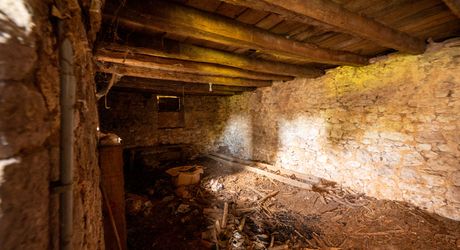 Authentique propriété quercynoise avec pigeonnier, granges en pierre et vues panoramiques près de Payrac.