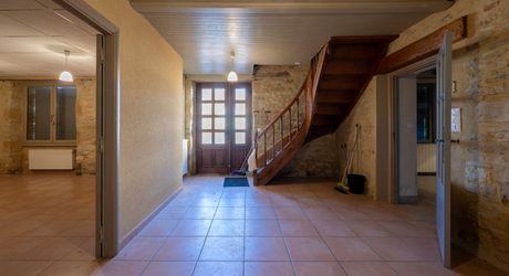 Cazals – Ensemble de caractère en pierre avec piscine, 5 chambres et grand potentiel au cœur du village