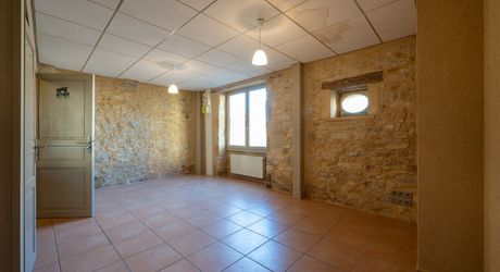 Cazals – Ensemble de caractère en pierre avec piscine, 5 chambres et grand potentiel au cœur du village