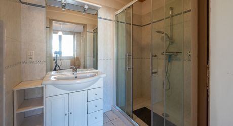 Cazals – Ensemble de caractère en pierre avec piscine, 5 chambres et grand potentiel au cœur du village