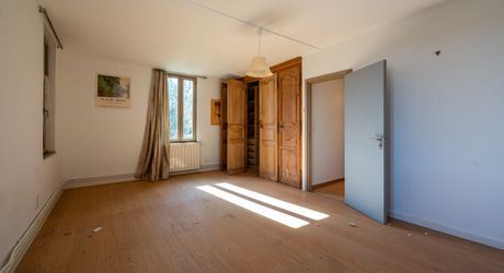 Cazals – Ensemble de caractère en pierre avec piscine, 5 chambres et grand potentiel au cœur du village