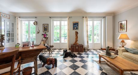 Sarlat – Grande maison familiale de 7 chambres avec piscine sur 1 930 m² de jardin clos