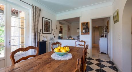 Sarlat – Grande maison familiale de 7 chambres avec piscine sur 1 930 m² de jardin clos
