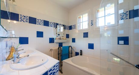 Sarlat – Grande maison familiale de 7 chambres avec piscine sur 1 930 m² de jardin clos