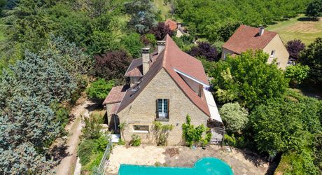 Sarlat – Grande maison familiale de 7 chambres avec piscine sur 1 930 m² de jardin clos