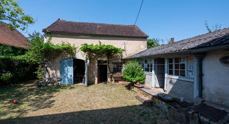 Payrac – Élégante maison bourgeoise en pierre de 258 m² avec 6 chambres, grange et jardin privé en cour intérieure