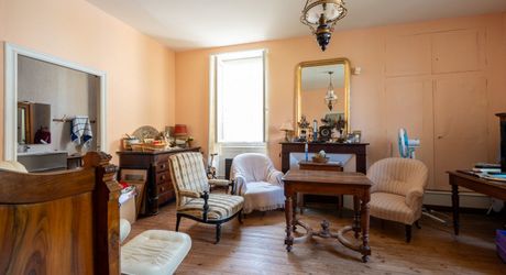 Payrac – Élégante maison bourgeoise en pierre de 258 m² avec 6 chambres, grange et jardin privé en cour intérieure