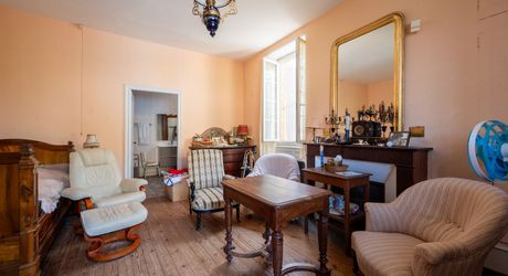 Payrac – Élégante maison bourgeoise en pierre de 258 m² avec 6 chambres, grange et jardin privé en cour intérieure