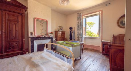 Payrac – Élégante maison bourgeoise en pierre de 258 m² avec 6 chambres, grange et jardin privé en cour intérieure