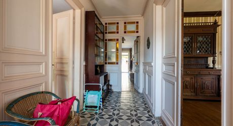 Payrac – Élégante maison bourgeoise en pierre de 258 m² avec 6 chambres, grange et jardin privé en cour intérieure