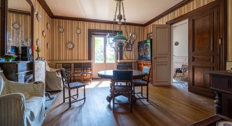 Payrac – Élégante maison bourgeoise en pierre de 258 m² avec 6 chambres, grange et jardin privé en cour intérieure