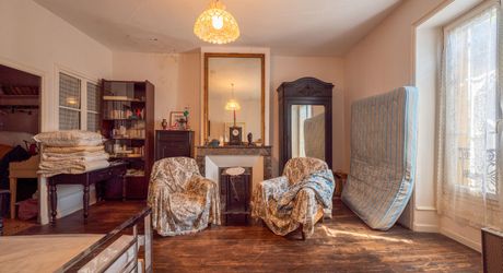 Payrac – Élégante maison bourgeoise en pierre de 258 m² avec 6 chambres, grange et jardin privé en cour intérieure