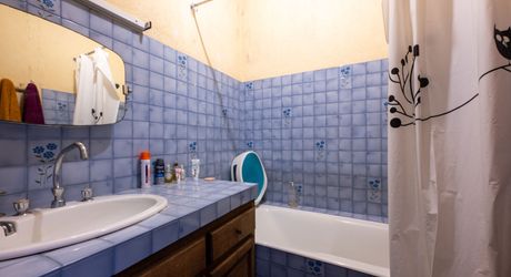 Payrac – Élégante maison bourgeoise en pierre de 258 m² avec 6 chambres, grange et jardin privé en cour intérieure