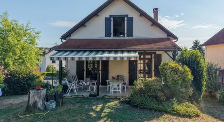 Souillac Town Centre – Town House in Excellent Condition with Garden, Garage and Self-Contained Apartment.