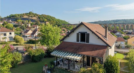 Souillac Town Centre – Town House in Excellent Condition with Garden, Garage and Self-Contained Apartment.