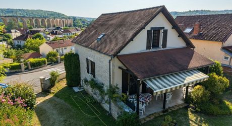 Souillac Town Centre – Town House in Excellent Condition with Garden, Garage and Self-Contained Apartment.