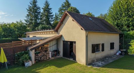 Souillac Town Centre – Town House in Excellent Condition with Garden, Garage and Self-Contained Apartment.