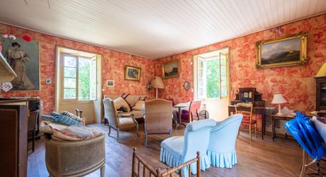 VALLÉE DE LA DORDOGNE – CARLUX – PROPRIÉTÉ DE CARACTÈRE EN PIERRE AVEC 4 BÂTIMENTS ET 3,5 HA DE TERRAIN