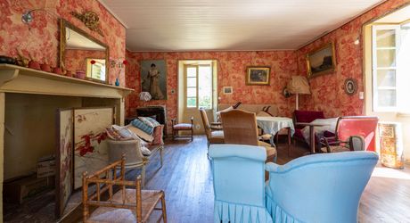 VALLÉE DE LA DORDOGNE – CARLUX – PROPRIÉTÉ DE CARACTÈRE EN PIERRE AVEC 4 BÂTIMENTS ET 3,5 HA DE TERRAIN