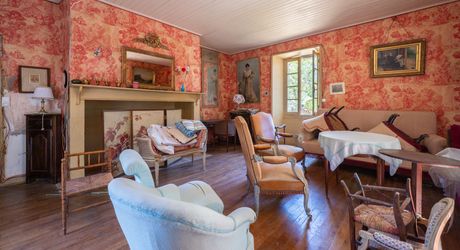 VALLÉE DE LA DORDOGNE – CARLUX – PROPRIÉTÉ DE CARACTÈRE EN PIERRE AVEC 4 BÂTIMENTS ET 3,5 HA DE TERRAIN