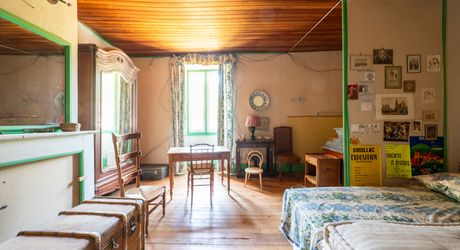 VALLÉE DE LA DORDOGNE – CARLUX – PROPRIÉTÉ DE CARACTÈRE EN PIERRE AVEC 4 BÂTIMENTS ET 3,5 HA DE TERRAIN