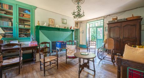 VALLÉE DE LA DORDOGNE – CARLUX – PROPRIÉTÉ DE CARACTÈRE EN PIERRE AVEC 4 BÂTIMENTS ET 3,5 HA DE TERRAIN