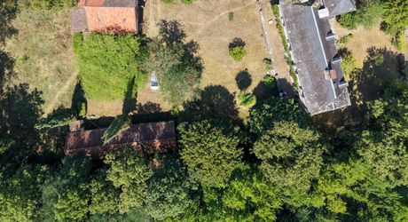 VALLÉE DE LA DORDOGNE – CARLUX – PROPRIÉTÉ DE CARACTÈRE EN PIERRE AVEC 4 BÂTIMENTS ET 3,5 HA DE TERRAIN