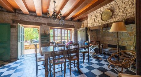 VALLÉE DE LA DORDOGNE – CARLUX – PROPRIÉTÉ DE CARACTÈRE EN PIERRE AVEC 4 BÂTIMENTS ET 3,5 HA DE TERRAIN