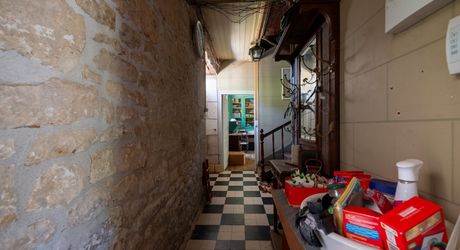 VALLÉE DE LA DORDOGNE – CARLUX – PROPRIÉTÉ DE CARACTÈRE EN PIERRE AVEC 4 BÂTIMENTS ET 3,5 HA DE TERRAIN