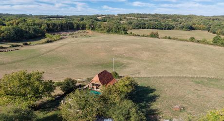 COEUR DE CAUSSE – ENSEMBLE IMMOBILIER DE CARACTERE AVEC DEUX MAISONS, PISCINE, DEPENDANCES ET PLUS D’1 HECTARE DE TERRAIN