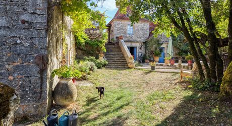 COEUR DE CAUSSE – ENSEMBLE IMMOBILIER DE CARACTERE AVEC DEUX MAISONS, PISCINE, DEPENDANCES ET PLUS D’1 HECTARE DE TERRAIN