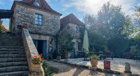 COEUR DE CAUSSE – ENSEMBLE IMMOBILIER DE CARACTERE AVEC DEUX MAISONS, PISCINE, DEPENDANCES ET PLUS D’1 HECTARE DE TERRAIN
