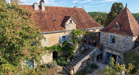 COEUR DE CAUSSE – ENSEMBLE IMMOBILIER DE CARACTERE AVEC DEUX MAISONS, PISCINE, DEPENDANCES ET PLUS D’1 HECTARE DE TERRAIN