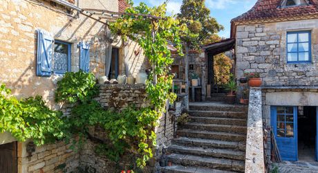 COEUR DE CAUSSE – ENSEMBLE IMMOBILIER DE CARACTERE AVEC DEUX MAISONS, PISCINE, DEPENDANCES ET PLUS D’1 HECTARE DE TERRAIN