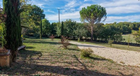 COEUR DE CAUSSE – ENSEMBLE IMMOBILIER DE CARACTERE AVEC DEUX MAISONS, PISCINE, DEPENDANCES ET PLUS D’1 HECTARE DE TERRAIN