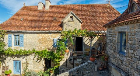 COEUR DE CAUSSE – ENSEMBLE IMMOBILIER DE CARACTERE AVEC DEUX MAISONS, PISCINE, DEPENDANCES ET PLUS D’1 HECTARE DE TERRAIN