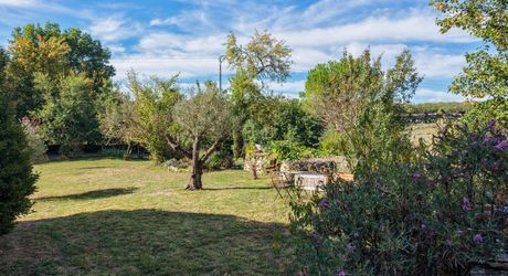 COEUR DE CAUSSE – ENSEMBLE IMMOBILIER DE CARACTERE AVEC DEUX MAISONS, PISCINE, DEPENDANCES ET PLUS D’1 HECTARE DE TERRAIN