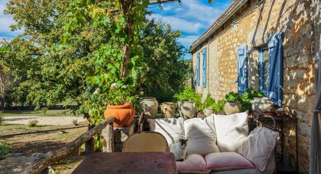 COEUR DE CAUSSE – ENSEMBLE IMMOBILIER DE CARACTERE AVEC DEUX MAISONS, PISCINE, DEPENDANCES ET PLUS D’1 HECTARE DE TERRAIN