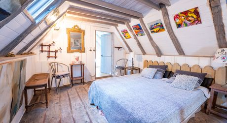 COEUR DE CAUSSE – ENSEMBLE IMMOBILIER DE CARACTERE AVEC DEUX MAISONS, PISCINE, DEPENDANCES ET PLUS D’1 HECTARE DE TERRAIN