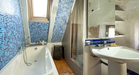 COEUR DE CAUSSE – ENSEMBLE IMMOBILIER DE CARACTERE AVEC DEUX MAISONS, PISCINE, DEPENDANCES ET PLUS D’1 HECTARE DE TERRAIN