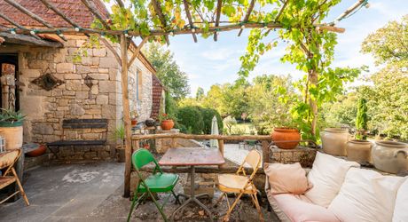 COEUR DE CAUSSE – ENSEMBLE IMMOBILIER DE CARACTERE AVEC DEUX MAISONS, PISCINE, DEPENDANCES ET PLUS D’1 HECTARE DE TERRAIN