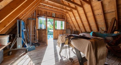 COEUR DE CAUSSE – ENSEMBLE IMMOBILIER DE CARACTERE AVEC DEUX MAISONS, PISCINE, DEPENDANCES ET PLUS D’1 HECTARE DE TERRAIN